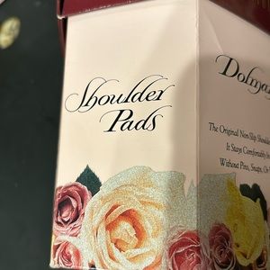 Dolman stay put shoulder pads.